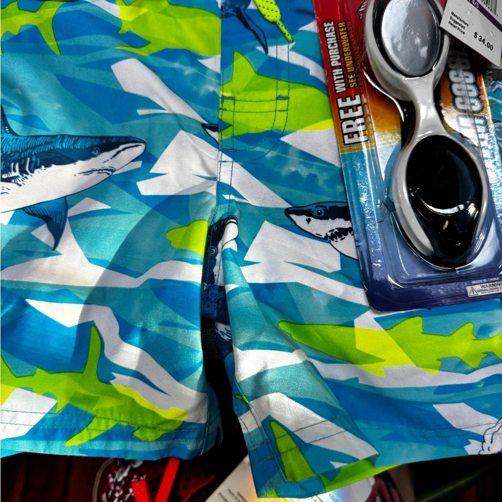 NWT Kids Shark Swim Trunks & Goggles Boys Sz 4 - 5   50 UV protect NEW. - Picture 3 of 14